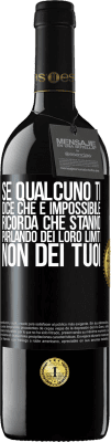 39,95 € Spedizione Gratuita | Vino rosso Edizione RED MBE Riserva Se qualcuno ti dice che è impossibile, ricorda che stanno parlando dei loro limiti, non dei tuoi Etichetta Nera. Etichetta personalizzabile Riserva 12 Mesi Raccogliere 2016 Tempranillo