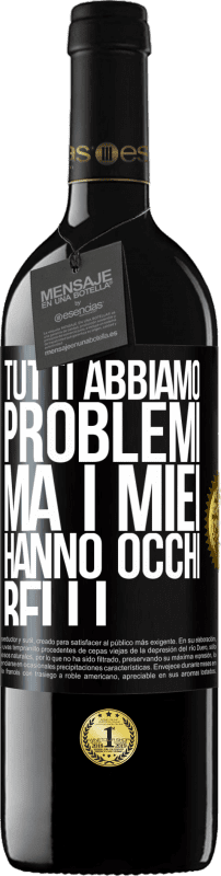 39,95 € Spedizione Gratuita | Vino rosso Edizione RED MBE Riserva Tutti abbiamo problemi, ma i miei hanno occhi belli Etichetta Nera. Etichetta personalizzabile Riserva 12 Mesi Raccogliere 2015 Tempranillo