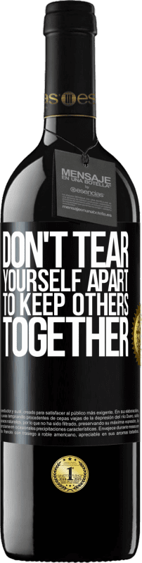 39,95 € Free Shipping | Red Wine RED Edition MBE Reserve Don't tear yourself apart to keep others together Black Label. Customizable label Reserve 12 Months Harvest 2014 Tempranillo