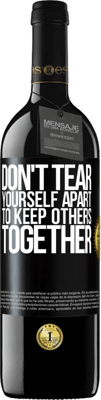 39,95 € Free Shipping | Red Wine RED Edition MBE Reserve Don't tear yourself apart to keep others together Black Label. Customizable label Reserve 12 Months Harvest 2015 Tempranillo