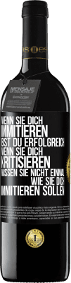 39,95 € Kostenloser Versand | Rotwein RED Ausgabe MBE Reserve Wenn sie dich immitieren, bist du erfolgreich. Wenn sie dich kritisieren, wissen sie nicht einmal, wie sie dich immitieren solle Schwarzes Etikett. Anpassbares Etikett Reserve 12 Monate Ernte 2015 Tempranillo