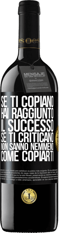 39,95 € Spedizione Gratuita | Vino rosso Edizione RED MBE Riserva Se ti copiano, hai raggiunto il successo. Se ti criticano, non sanno nemmeno come copiarti Etichetta Nera. Etichetta personalizzabile Riserva 12 Mesi Raccogliere 2015 Tempranillo