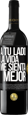 39,95 € Envío gratis | Vino Tinto Edición RED MBE Reserva A tu lado la vida me sienta mejor Etiqueta Negra. Etiqueta personalizable Reserva 12 Meses Cosecha 2014 Tempranillo