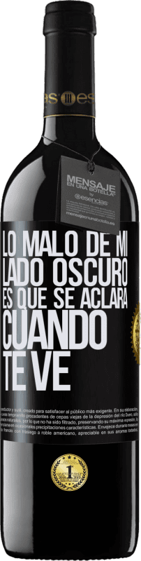 39,95 € Envío gratis | Vino Tinto Edición RED MBE Reserva Lo malo de mi lado oscuro es que se aclara cuando te ve Etiqueta Negra. Etiqueta personalizable Reserva 12 Meses Cosecha 2015 Tempranillo