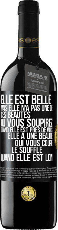 39,95 € Envoi gratuit | Vin rouge Édition RED MBE Réserve Elle est belle. Mais elle n'a pas une de ces beautés où vous soupirez quand elle est près de vous. Elle a une beauté qui vous co Étiquette Noire. Étiquette personnalisable Réserve 12 Mois Récolte 2016 Tempranillo