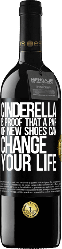 39,95 € 免费送货 | 红酒 RED版 MBE 预订 灰姑娘证明一双新鞋可以改变您的生活 黑标. 可自定义的标签 预订 12 个月 收成 2014 Tempranillo