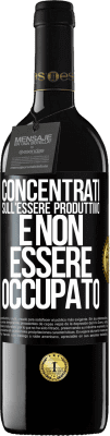 39,95 € Spedizione Gratuita | Vino rosso Edizione RED MBE Riserva Concentrati sull'essere produttivo e non essere occupato Etichetta Nera. Etichetta personalizzabile Riserva 12 Mesi Raccogliere 2014 Tempranillo