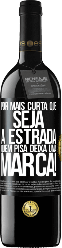 39,95 € Envio grátis | Vinho tinto Edição RED MBE Reserva Por mais curta que seja a estrada. Quem pisa, deixa uma marca! Etiqueta Preta. Etiqueta personalizável Reserva 12 Meses Colheita 2015 Tempranillo