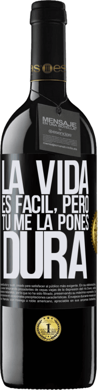 39,95 € Envío gratis | Vino Tinto Edición RED MBE Reserva La vida es fácil, pero tú me la pones dura Etiqueta Negra. Etiqueta personalizable Reserva 12 Meses Cosecha 2015 Tempranillo