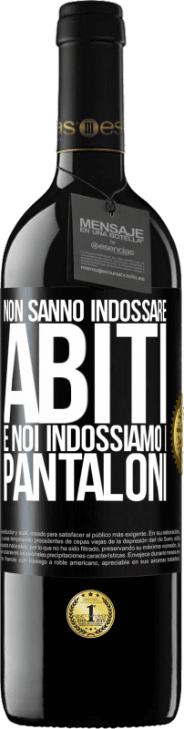 39,95 € Spedizione Gratuita | Vino rosso Edizione RED MBE Riserva Non sanno indossare abiti e noi indossiamo i pantaloni Etichetta Nera. Etichetta personalizzabile Riserva 12 Mesi Raccogliere 2015 Tempranillo