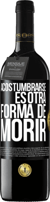 39,95 € Envío gratis | Vino Tinto Edición RED MBE Reserva Acostumbrarse, es otra forma de morir Etiqueta Negra. Etiqueta personalizable Reserva 12 Meses Cosecha 2014 Tempranillo