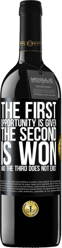 39,95 € 送料無料 | 赤ワイン REDエディション MBE 予約する 最初の機会が与えられ、2番目の機会が獲得され、3番目の機会は存在しません ブラックラベル. カスタマイズ可能なラベル 予約する 12 月 収穫 2016 Tempranillo