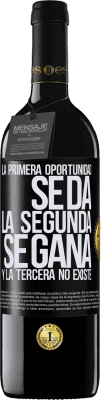 39,95 € Envío gratis | Vino Tinto Edición RED MBE Reserva La primera oportunidad se da, la segunda se gana, y la tercera no existe Etiqueta Negra. Etiqueta personalizable Reserva 12 Meses Cosecha 2014 Tempranillo