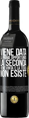 39,95 € Spedizione Gratuita | Vino rosso Edizione RED MBE Riserva Viene data la prima opportunità, la seconda viene vinta e la terza non esiste Etichetta Nera. Etichetta personalizzabile Riserva 12 Mesi Raccogliere 2016 Tempranillo