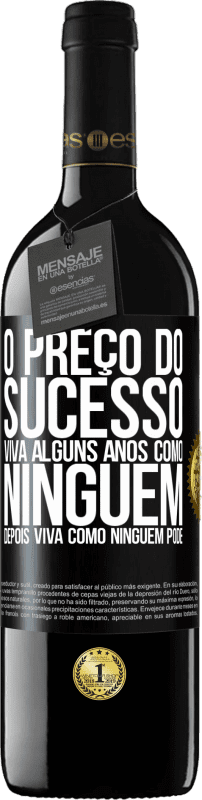 39,95 € Envio grátis | Vinho tinto Edição RED MBE Reserva O preço do sucesso. Viva alguns anos como ninguém, depois viva como ninguém pode Etiqueta Preta. Etiqueta personalizável Reserva 12 Meses Colheita 2015 Tempranillo