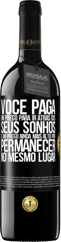 39,95 € Envio grátis | Vinho tinto Edição RED MBE Reserva Você paga um preço para ir atrás dos seus sonhos e um preço ainda mais alto por permanecer no mesmo lugar Etiqueta Preta. Etiqueta personalizável Reserva 12 Meses Colheita 2015 Tempranillo