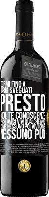 39,95 € Spedizione Gratuita | Vino rosso Edizione RED MBE Riserva Dormi fino a tardi, svegliati presto. Molte conoscenze, pochi amici. Vivi qualche anno come nessuno, poi vivi come nessuno Etichetta Nera. Etichetta personalizzabile Riserva 12 Mesi Raccogliere 2014 Tempranillo