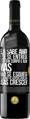 39,95 € Envio grátis | Vinho tinto Edição RED MBE Reserva Ele sabe amar e, se se entrega, o faz em corpo e alma. Mas, não se esqueça, se você não se sentir livre, suas asas crescem Etiqueta Preta. Etiqueta personalizável Reserva 12 Meses Colheita 2015 Tempranillo