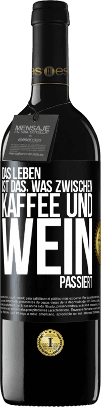 39,95 € Kostenloser Versand | Rotwein RED Ausgabe MBE Reserve Das Leben ist das, was zwischen Kaffee und Wein passiert Schwarzes Etikett. Anpassbares Etikett Reserve 12 Monate Ernte 2015 Tempranillo