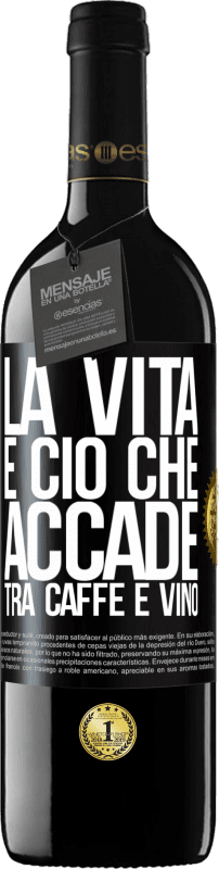 39,95 € Spedizione Gratuita | Vino rosso Edizione RED MBE Riserva La vita è ciò che accade tra caffè e vino Etichetta Nera. Etichetta personalizzabile Riserva 12 Mesi Raccogliere 2015 Tempranillo