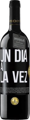 39,95 € Envío gratis | Vino Tinto Edición RED MBE Reserva Un día a la vez Etiqueta Negra. Etiqueta personalizable Reserva 12 Meses Cosecha 2014 Tempranillo