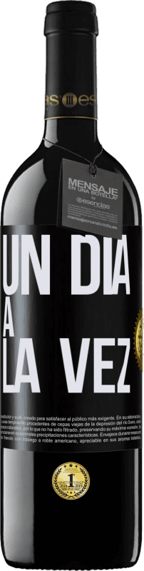 39,95 € Envío gratis | Vino Tinto Edición RED MBE Reserva Un día a la vez Etiqueta Negra. Etiqueta personalizable Reserva 12 Meses Cosecha 2016 Tempranillo