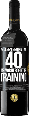 39,95 € Kostenloser Versand | Rotwein RED Ausgabe MBE Reserve Das Leben beginnt mit 40. Was vorhergeht ist Training Schwarzes Etikett. Anpassbares Etikett Reserve 12 Monate Ernte 2016 Tempranillo