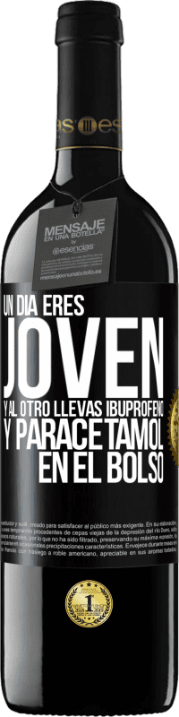 39,95 € Envío gratis | Vino Tinto Edición RED MBE Reserva Un día eres joven y al otro llevas ibuprofeno y paracetamol en el bolso Etiqueta Negra. Etiqueta personalizable Reserva 12 Meses Cosecha 2015 Tempranillo