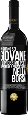 39,95 € Spedizione Gratuita | Vino rosso Edizione RED MBE Riserva Un giorno sei giovane e il prossimo porti ibuprofene e paracetamolo nella borsa Etichetta Nera. Etichetta personalizzabile Riserva 12 Mesi Raccogliere 2014 Tempranillo