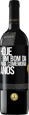 39,95 € Envio grátis | Vinho tinto Edição RED MBE Reserva Hoje é um bom dia para comemorar anos Etiqueta Preta. Etiqueta personalizável Reserva 12 Meses Colheita 2015 Tempranillo