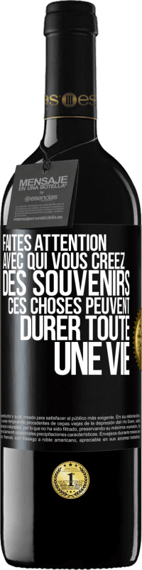 39,95 € Envoi gratuit | Vin rouge Édition RED MBE Réserve Faites attention avec qui vous créez des souvenirs. Ces choses peuvent durer toute une vie Étiquette Noire. Étiquette personnalisable Réserve 12 Mois Récolte 2015 Tempranillo