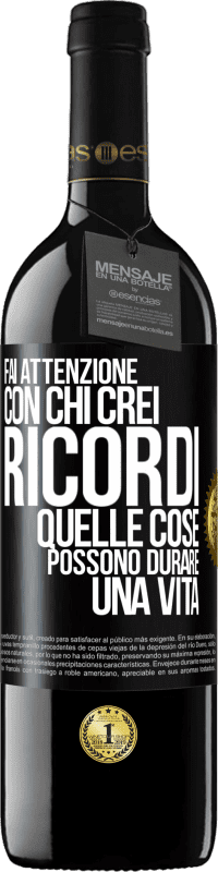 39,95 € Spedizione Gratuita | Vino rosso Edizione RED MBE Riserva Fai attenzione con chi crei ricordi. Quelle cose possono durare una vita Etichetta Nera. Etichetta personalizzabile Riserva 12 Mesi Raccogliere 2015 Tempranillo