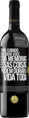 39,95 € Envio grátis | Vinho tinto Edição RED MBE Reserva Tenha cuidado com quem você cria memórias. Essas coisas podem durar a vida toda Etiqueta Preta. Etiqueta personalizável Reserva 12 Meses Colheita 2014 Tempranillo