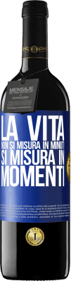 39,95 € Spedizione Gratuita | Vino rosso Edizione RED MBE Riserva La vita non si misura in minuti, si misura in momenti Etichetta Blu. Etichetta personalizzabile Riserva 12 Mesi Raccogliere 2015 Tempranillo