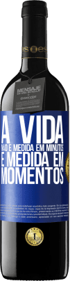 39,95 € Envio grátis | Vinho tinto Edição RED MBE Reserva A vida não é medida em minutos, é medida em momentos Etiqueta Azul. Etiqueta personalizável Reserva 12 Meses Colheita 2016 Tempranillo