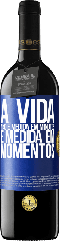 39,95 € Envio grátis | Vinho tinto Edição RED MBE Reserva A vida não é medida em minutos, é medida em momentos Etiqueta Azul. Etiqueta personalizável Reserva 12 Meses Colheita 2015 Tempranillo