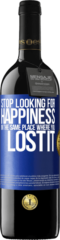 39,95 € Free Shipping | Red Wine RED Edition MBE Reserve Stop looking for happiness in the same place where you lost it Blue Label. Customizable label Reserve 12 Months Harvest 2015 Tempranillo