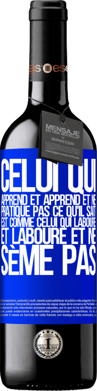 39,95 € Envoi gratuit | Vin rouge Édition RED MBE Réserve Celui qui apprend et apprend et ne pratique pas ce qu'il sait est comme celui qui laboure et laboure et ne sème pas Étiquette Bleue. Étiquette personnalisable Réserve 12 Mois Récolte 2015 Tempranillo