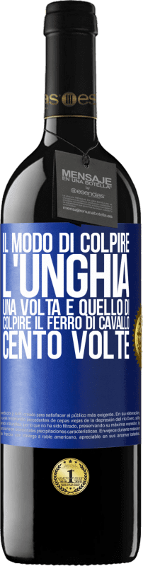 39,95 € Spedizione Gratuita | Vino rosso Edizione RED MBE Riserva Il modo di colpire l'unghia una volta è quello di colpire il ferro di cavallo cento volte Etichetta Blu. Etichetta personalizzabile Riserva 12 Mesi Raccogliere 2015 Tempranillo