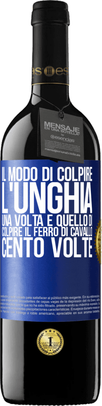 39,95 € Spedizione Gratuita | Vino rosso Edizione RED MBE Riserva Il modo di colpire l'unghia una volta è quello di colpire il ferro di cavallo cento volte Etichetta Blu. Etichetta personalizzabile Riserva 12 Mesi Raccogliere 2016 Tempranillo