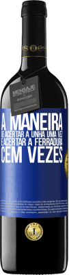 39,95 € Envio grátis | Vinho tinto Edição RED MBE Reserva A maneira de acertar a unha uma vez é acertar a ferradura cem vezes Etiqueta Azul. Etiqueta personalizável Reserva 12 Meses Colheita 2015 Tempranillo