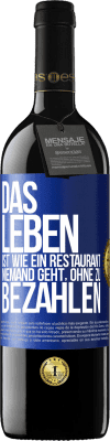 39,95 € Kostenloser Versand | Rotwein RED Ausgabe MBE Reserve Das Leben ist wie ein Restaurant, niemand geht, ohne zu bezahlen Blaue Markierung. Anpassbares Etikett Reserve 12 Monate Ernte 2014 Tempranillo