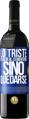 39,95 € Envío gratis | Vino Tinto Edición RED MBE Reserva Lo triste no es ir al cementerio, sino quedarse Etiqueta Azul. Etiqueta personalizable Reserva 12 Meses Cosecha 2015 Tempranillo