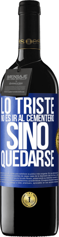 39,95 € Envío gratis | Vino Tinto Edición RED MBE Reserva Lo triste no es ir al cementerio, sino quedarse Etiqueta Azul. Etiqueta personalizable Reserva 12 Meses Cosecha 2016 Tempranillo