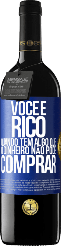 39,95 € Envio grátis | Vinho tinto Edição RED MBE Reserva Você é rico quando tem algo que o dinheiro não pode comprar Etiqueta Azul. Etiqueta personalizável Reserva 12 Meses Colheita 2015 Tempranillo