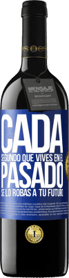 39,95 € Envío gratis | Vino Tinto Edición RED MBE Reserva Cada segundo que vives en el pasado, se lo robas a tu futuro Etiqueta Azul. Etiqueta personalizable Reserva 12 Meses Cosecha 2015 Tempranillo