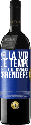 39,95 € Spedizione Gratuita | Vino rosso Edizione RED MBE Riserva Nella vita c'è tempo per tutto tranne che arrendersi Etichetta Blu. Etichetta personalizzabile Riserva 12 Mesi Raccogliere 2014 Tempranillo