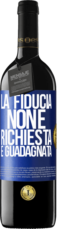 39,95 € Spedizione Gratuita | Vino rosso Edizione RED MBE Riserva La fiducia non è richiesta, è guadagnata Etichetta Blu. Etichetta personalizzabile Riserva 12 Mesi Raccogliere 2015 Tempranillo