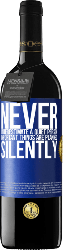 39,95 € Free Shipping | Red Wine RED Edition MBE Reserve Never underestimate a quiet person, important things are planned silently Blue Label. Customizable label Reserve 12 Months Harvest 2015 Tempranillo