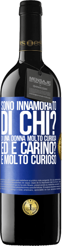 39,95 € Spedizione Gratuita | Vino rosso Edizione RED MBE Riserva Sono innamorato Di chi? Di una donna molto curiosa. Ed è carino? È molto curioso Etichetta Blu. Etichetta personalizzabile Riserva 12 Mesi Raccogliere 2015 Tempranillo